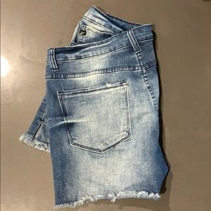 Cutoff jean shorts KanCan